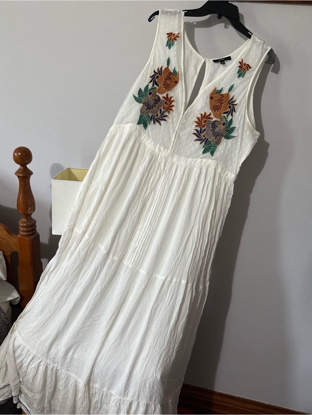 Lulus 1X White Sleeveless Embroidered Maxi Dress